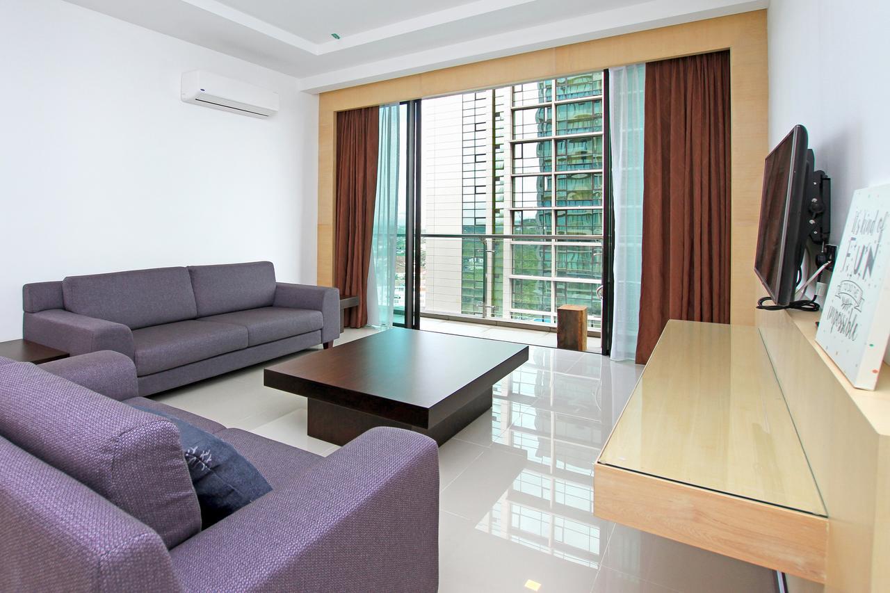 Bernard Holiday Home @ Imperial Suites クチン エクステリア 写真