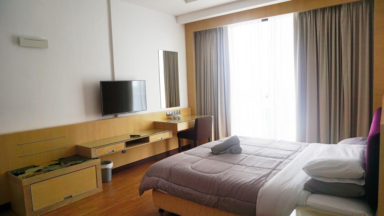 Bernard Holiday Home @ Imperial Suites クチン エクステリア 写真